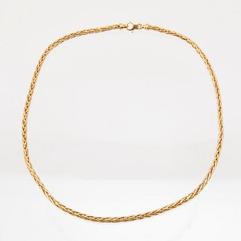 Necklace herringbone chain in 18K gold.