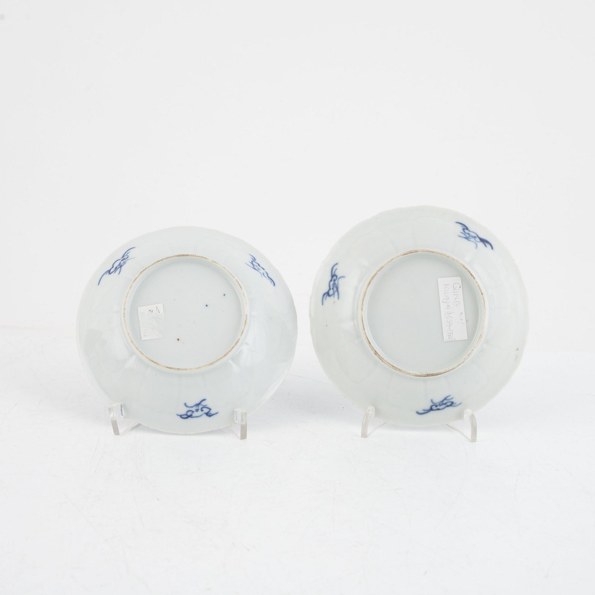 Two Chinese blue and white porcelain cups with saucers, Qing dynasty, Kangxi (1662-1722).