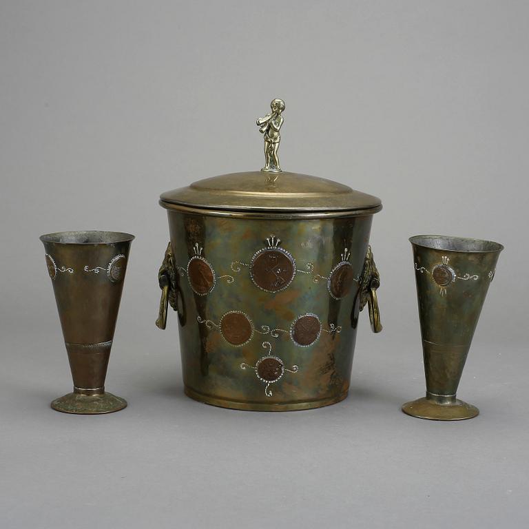 ISHINK MED LOCK och VASER, 2 st. Mässing. Richard Ringström, Helsingborg, 1930-tal.