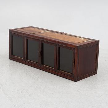 Vitrinskåp, Kina, 1900-tal.