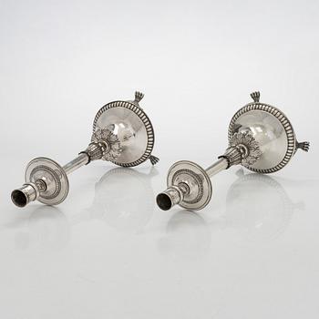 Pehr och Adolf Zethelius, kandelabrar, ett par, silver, Stockholm 1797 och 1824. Empire.