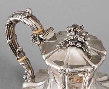 KAFFEKANNA, silver, nyrokoko, Joseph & Albert Savory, London, 1835, vikt 904 g.