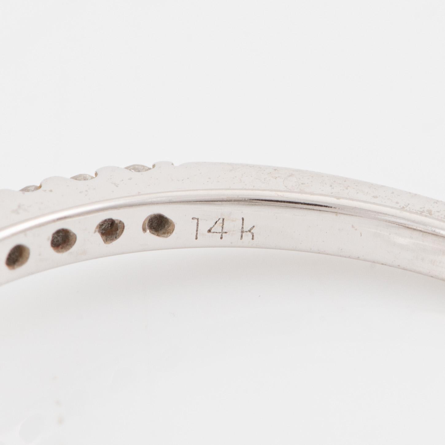 Ring, 14K white gold with brilliant-cut diamonds.