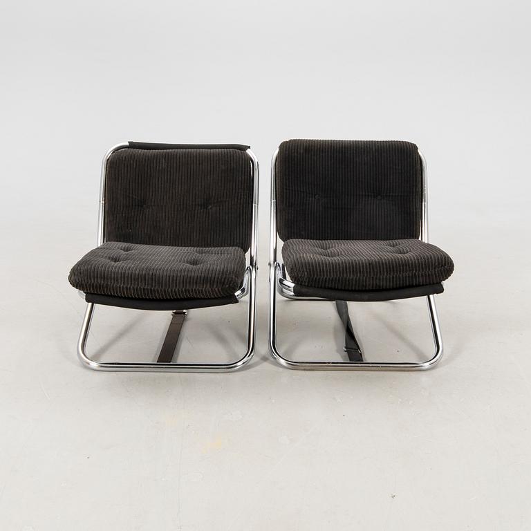 Armchairs, a pair, likely from Värnamo Sängkläder AB, latter part of the 20th century.