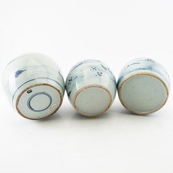 A set of three Chinese blue and white porcelain jars 18th/19th century.