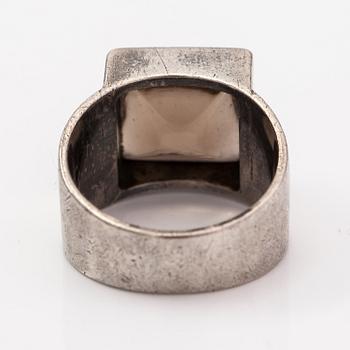 Bertel Gardberg, Ring, silver, rökkvarts. Westerback, Helsingfors 1959.