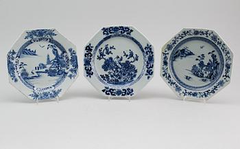 TALLRIKAR, 3 st snarlika, porslin, Kina, Qianlong 1736-1795.