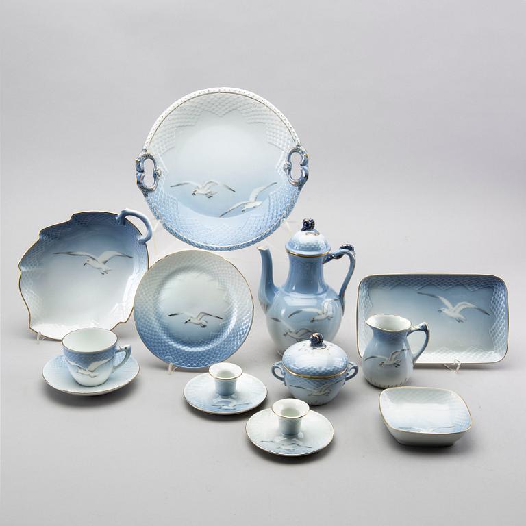 A Bing & Grondhal "Måsen" 32 pcs porcelain coffee service.