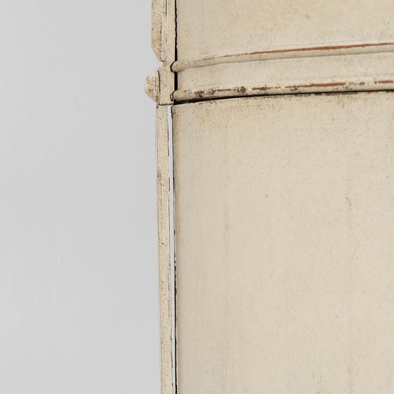A pair of column cabinets, 19th century.