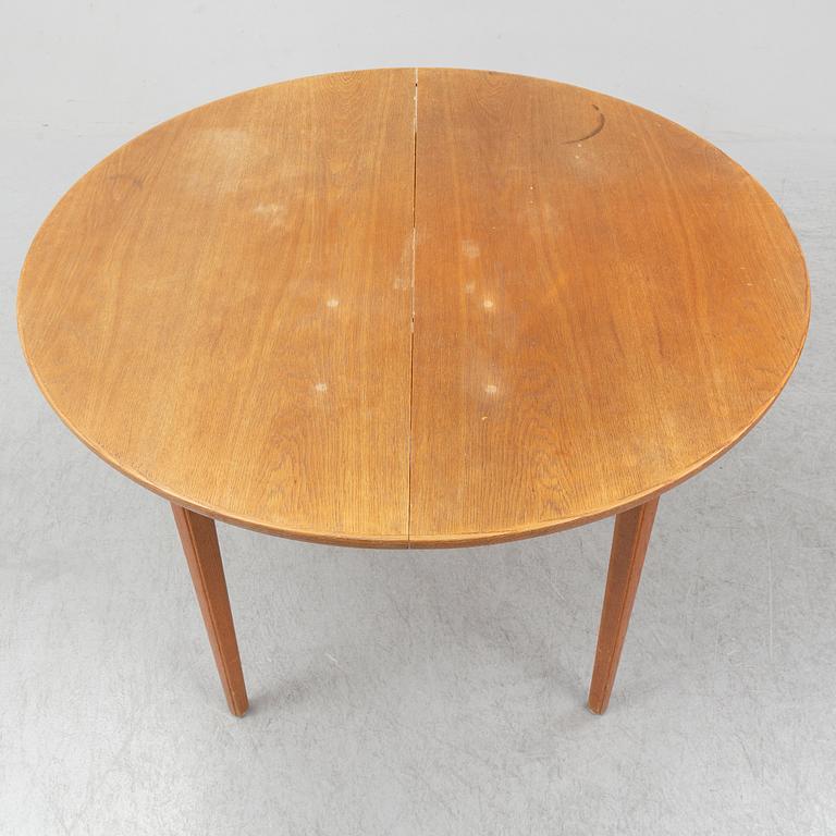 A 'Vardags' dining table by Carl Malmsten.