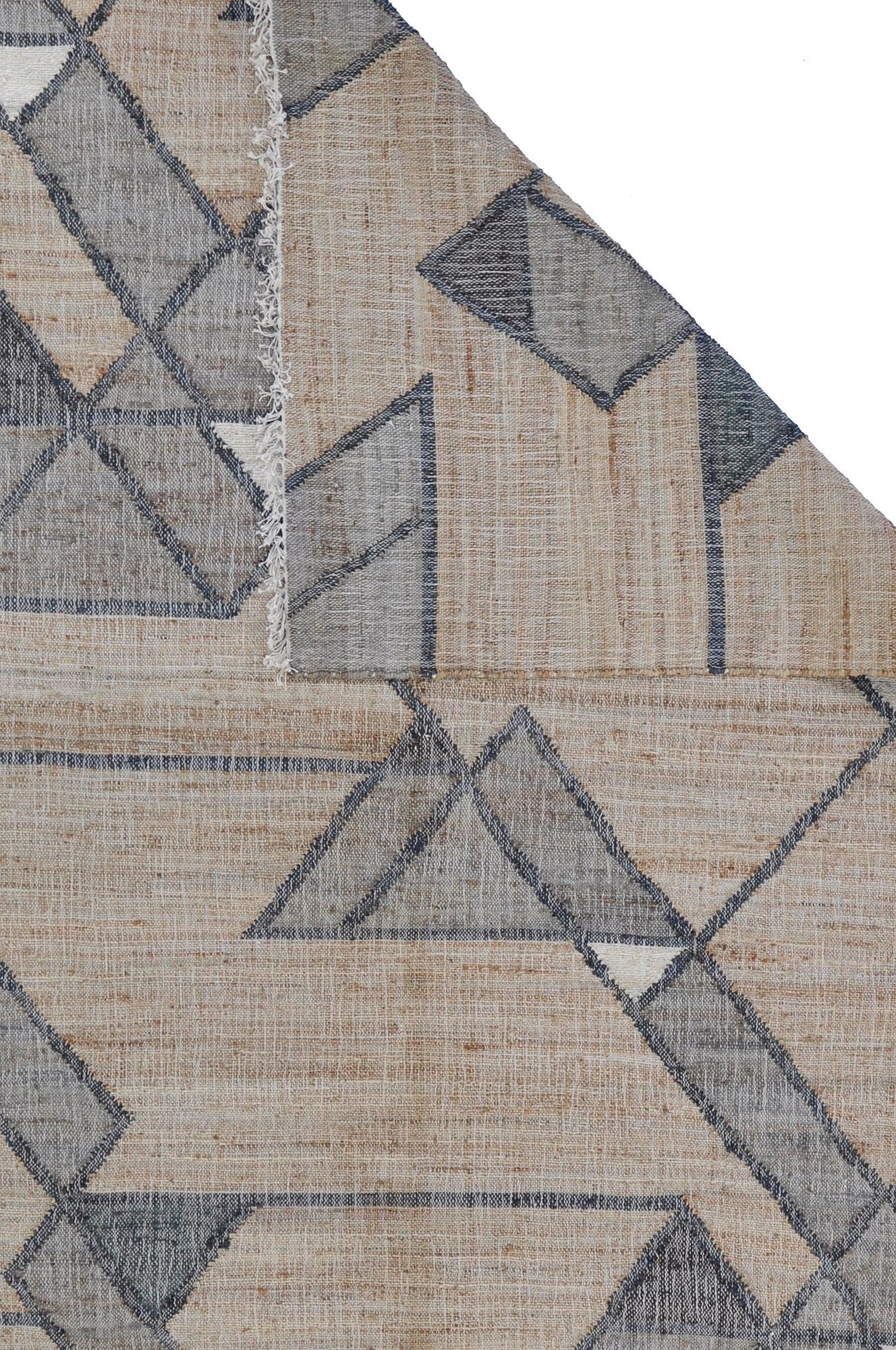 A CARPET, flat weave, ca 286 x 209 cm.