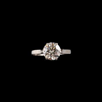 373. A RING, brilliant cut diamond c. 1.45 ct. ~ H/vs. Platinum. Size 16-, weight 2,9 g.