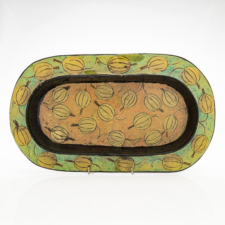 Birger Kaipiainen, a stoneware decorative dish signed Kaipiainen.
