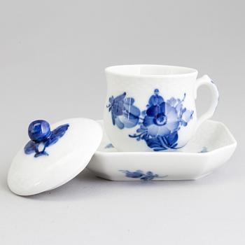 13 porcelian lidded cups and saucers, Royal Copenhagen.