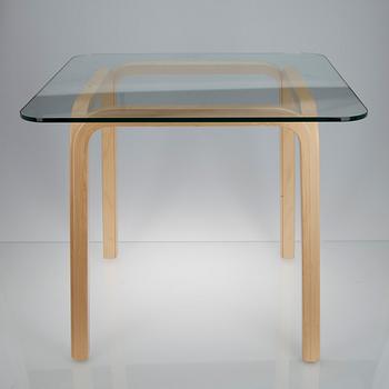 BORD MED GLASSKIVA, Y805C. Alvar Aalto, Artek. Modellen formgiven 1945.