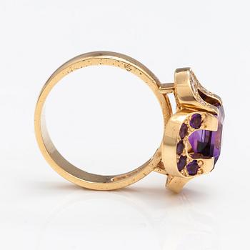 An 18K gold ring "Catherine Jagellion" with amethysts and diamonds ca. 0.37 ct in total. Ofelia Jewelry, Helsinki 1998.