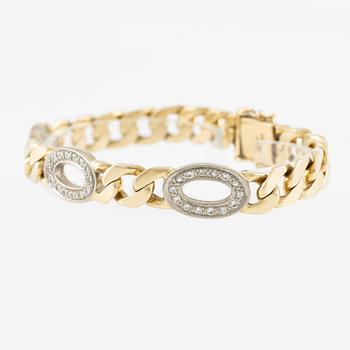 Arm bracelet, 14K gold with brilliant-cut diamonds.