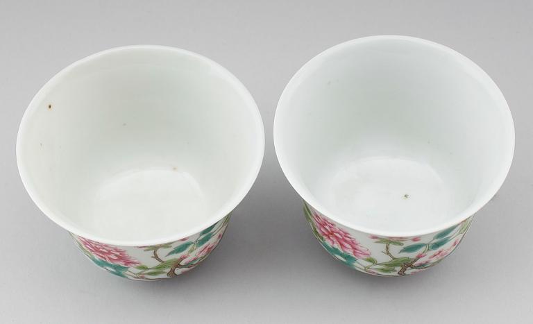 SKÅLAR, 1 par, porslin, Kina, 1900-tal.