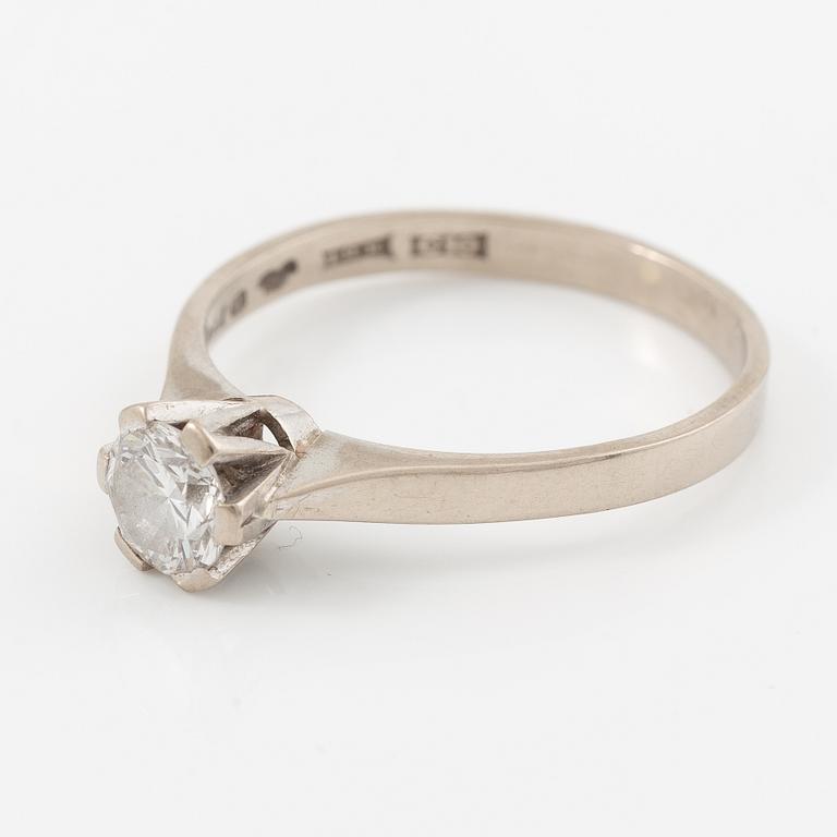 Ring 18K vitguld med briljantslipad diamant 0.65 ct.
