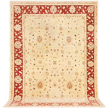 A Ziglar carpet, a. 377 x 267 cm.