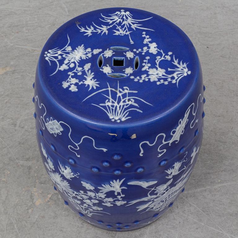 A blue and white garden seat, Qing dynasty, late 19th century.