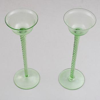 SKÅLAR PÅ FOT, 1 par, glas, 1900-tal.