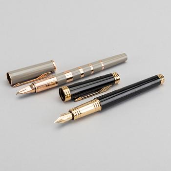 Two Parker pens, Black Fountain Pen 18K Gold and Parker Ingenuity stylo. Conteporary.