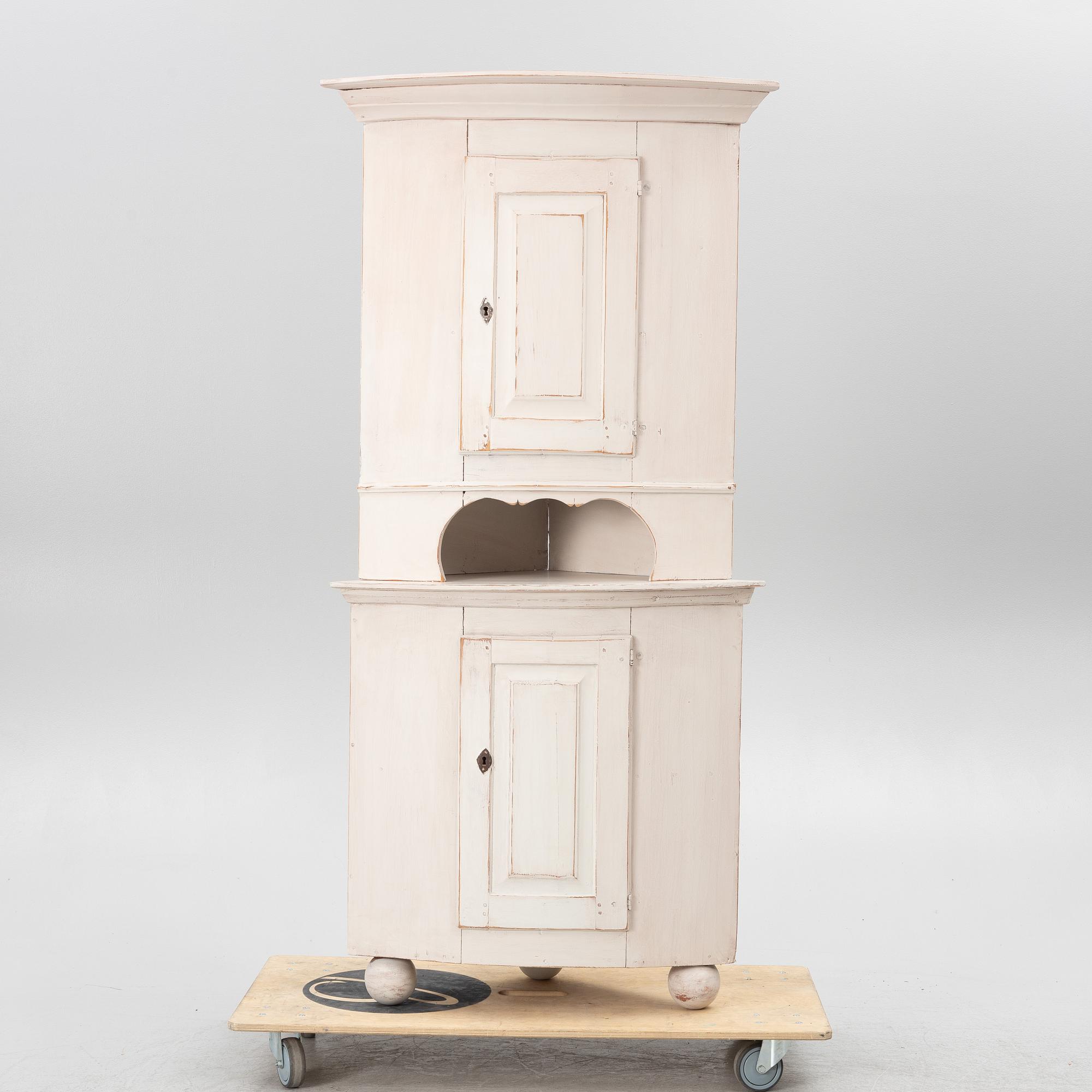 Hörnskåp, 1800-tal.