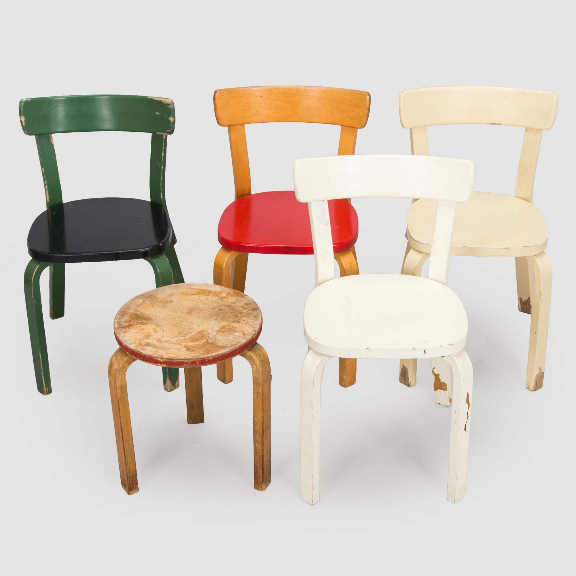 Alvar Aalto, Tuoleja, 4 kpl malli 69 ja jakkara malli 60, O.Y. Huonekalu- ja Rakennustyötehdas A.B. 1900-luvun puoliväli.