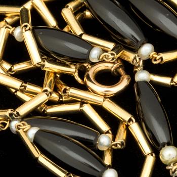 COLLIER, 18 k guld med onyx samt pärlor. Vikt ca 5 g.