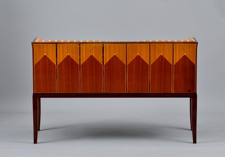 Eliel Saarinen, A FIVE PIECE SET OF FURNITURE.