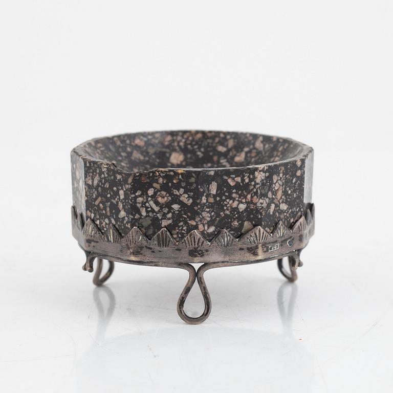 Saltkar, Älvdalen, 1800-talets början, ställ i silver av Carl L. Nordström, Uddevalla 1897.