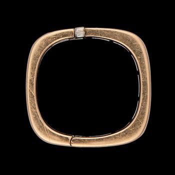 A diamond ring, tapered baguettes app. tot. 3.50 cts. The ring is openable.