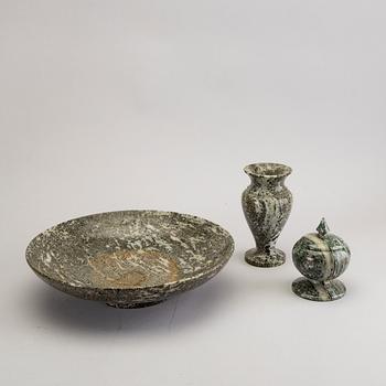 Skål, vas, burk med lock, 3 dlr, Kolmårds marmor, 1900-talets andra hälft.