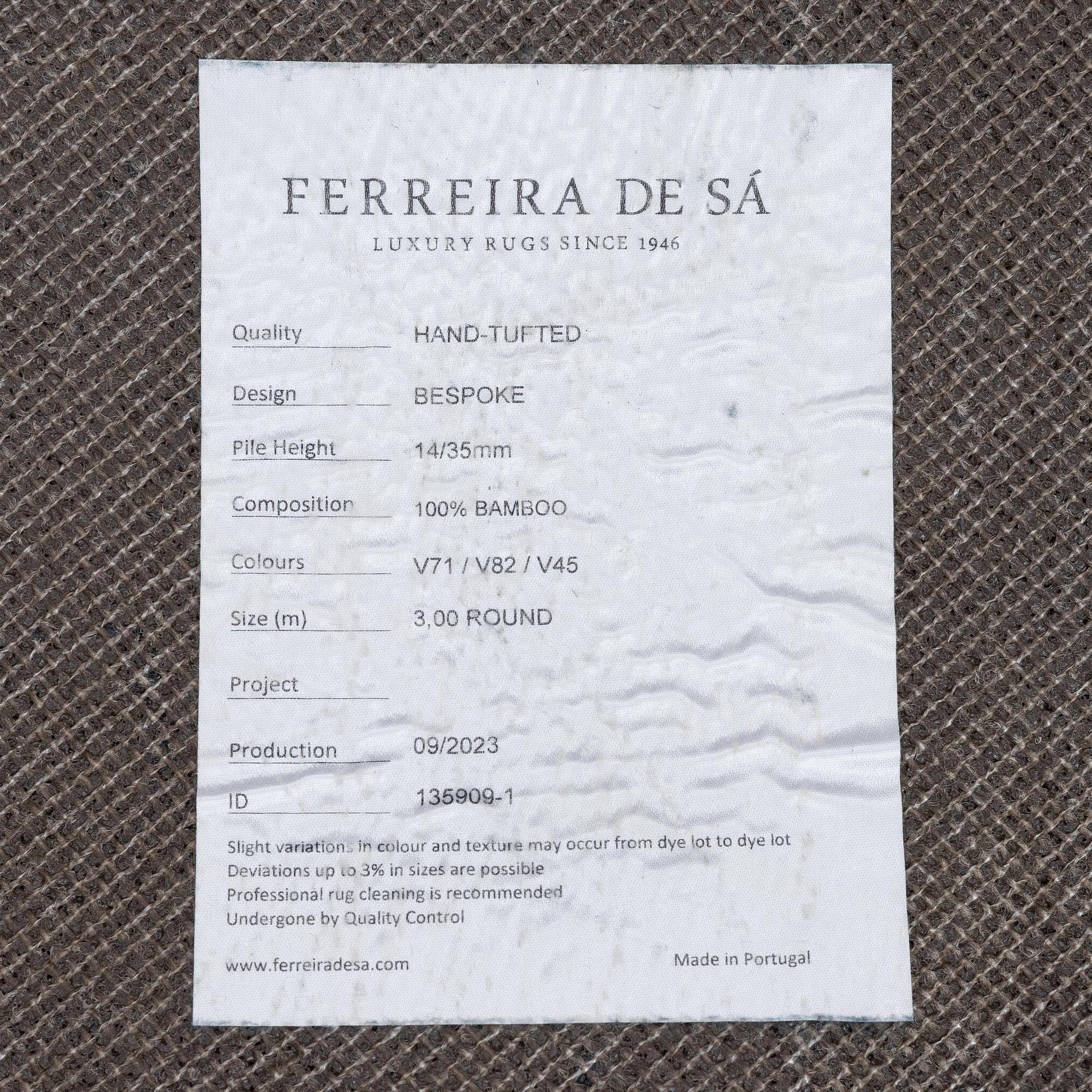 Diana Orving, a carpet 'Disappearance II', round diameter 300 cm, Ferreira de Sá, Portugal.