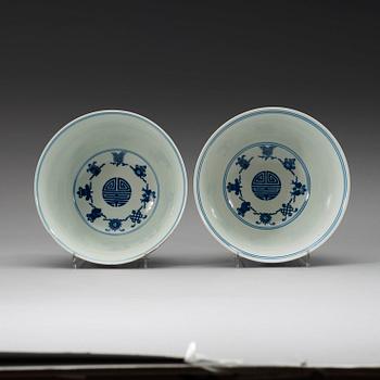 A pair of blue and white bowls, Republic (1912-49) with Qianlongs sealmark.