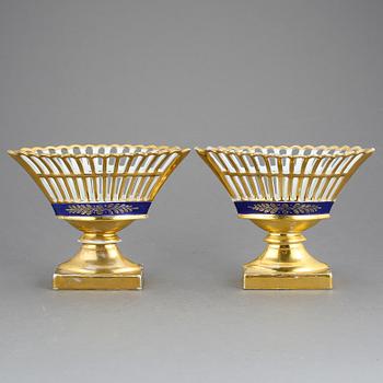 GALLERSKÅLAR, ett par, porslin, empire, sannolikt Frankrike, 1800-tal.