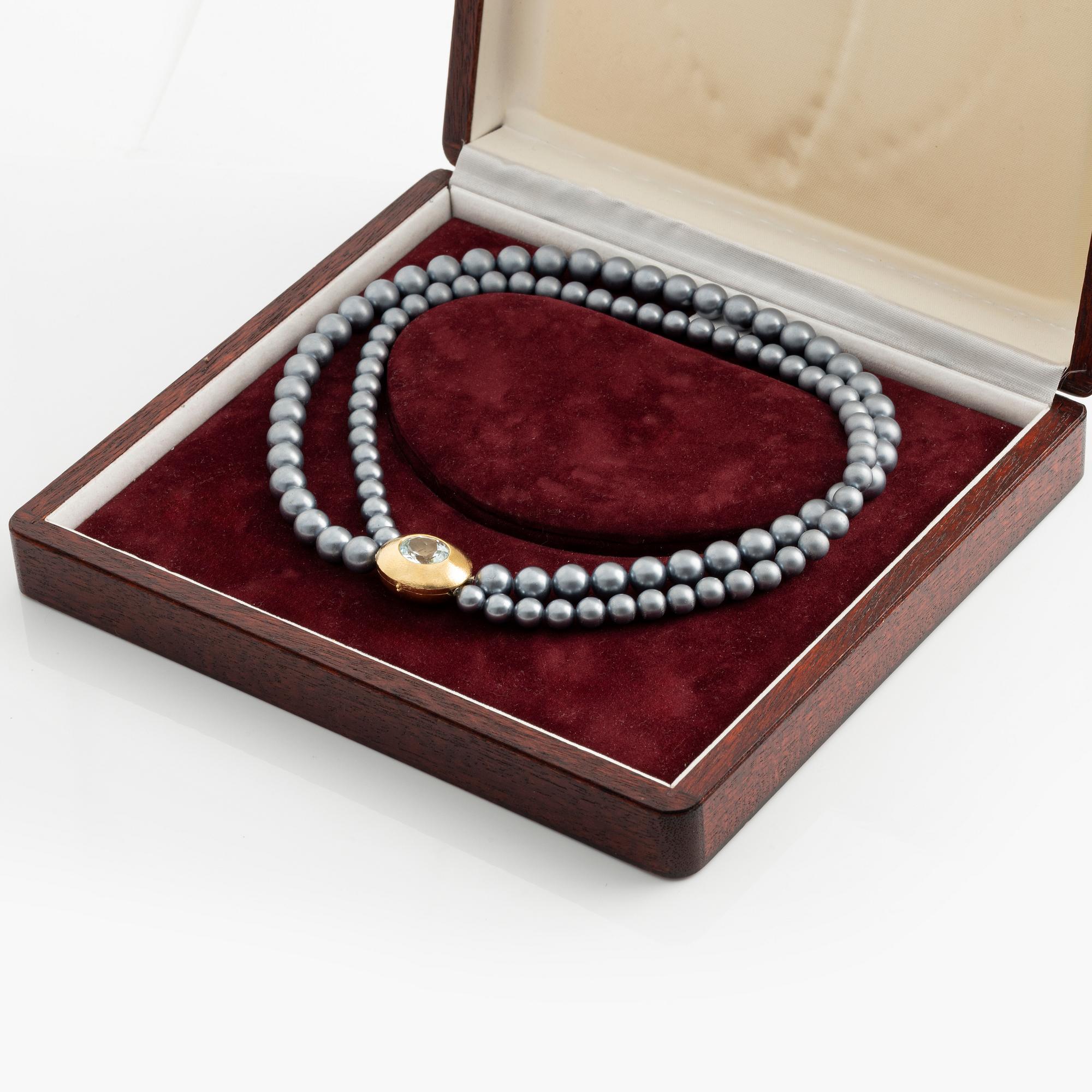 Collier, clasp Ole Lynggaard, 18K gold with aquamarine.