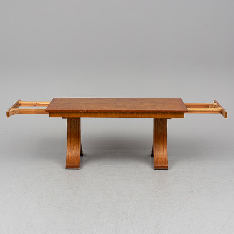 A Swedish Grace dining table, Carl Johansons Möbleringsaffär, 1920-30's.