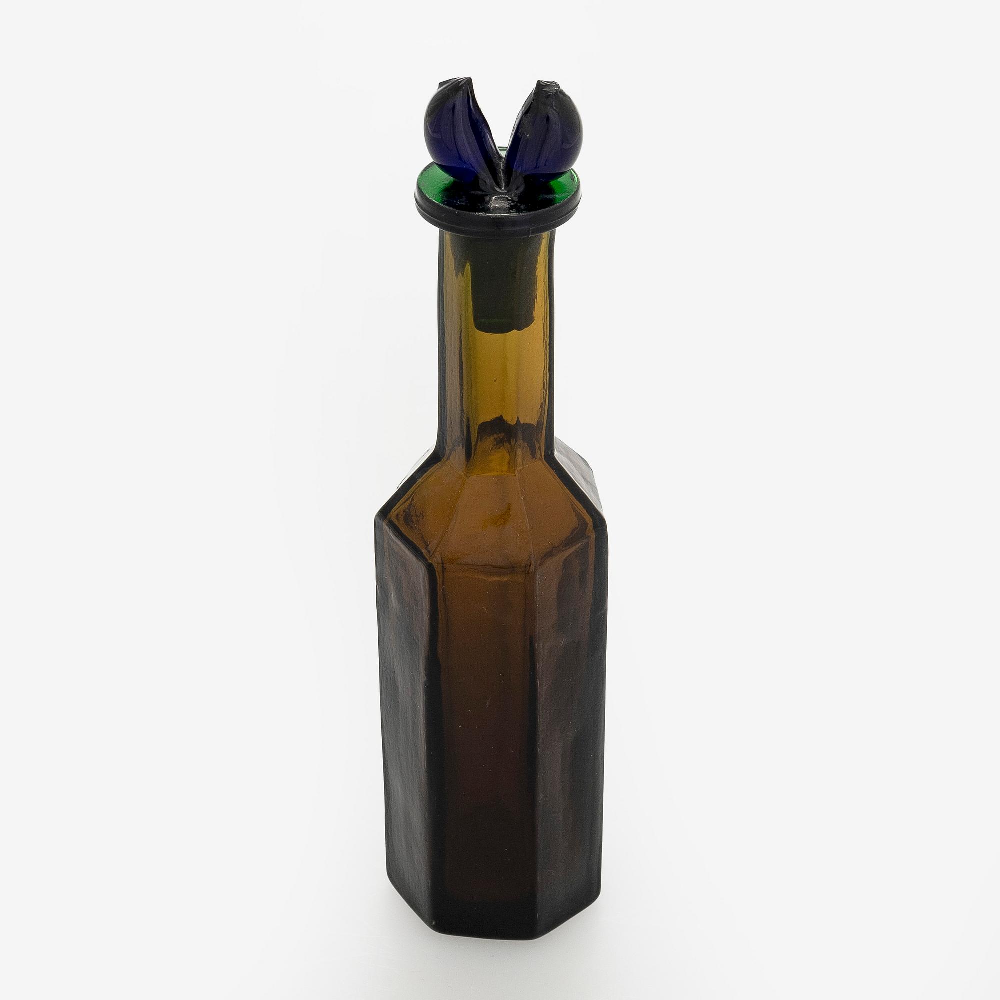 Oiva Toikka, A glass bottle, signed Oiva Toikka Nuutajärvi Notsjö.