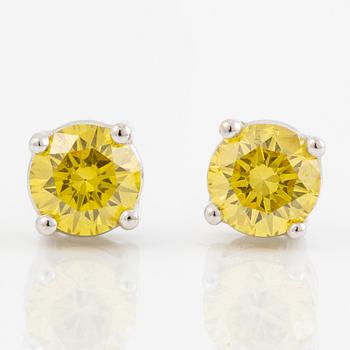 Earrings 18K white gold with colour-treated yellow brilliant-cut diamonds.