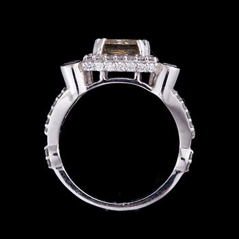 RING, 9K guld, färgad diamant, diamanter. Vikt ca 5,8 g.