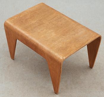 A Marcel Breuer laminated beech occasional table, Isokon, England.