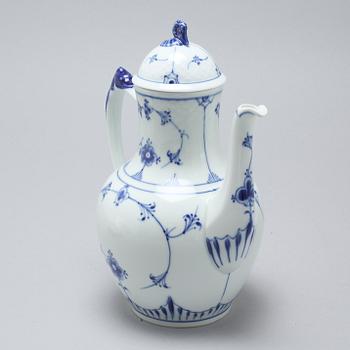 Porcelain tableware set of 35 pcs, "Musselmalet" by Bing & Gröndahl, Denmark, second half of the 20th century.
