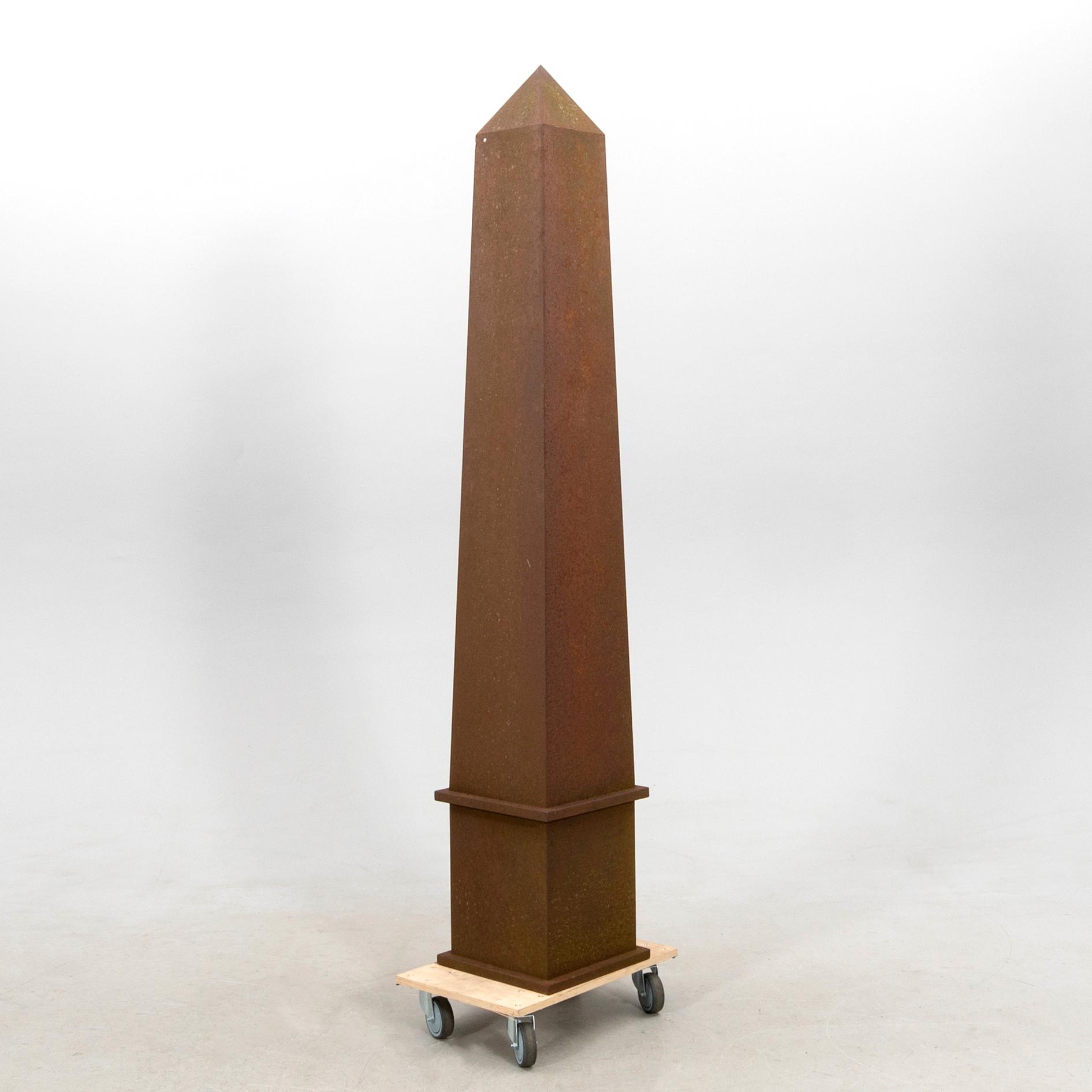 Obelisk modern tillverkning.