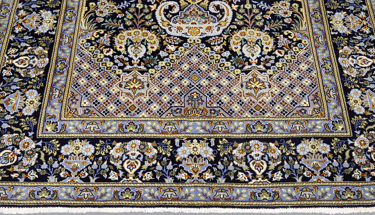 A Kashan rug, ca 206 x 143 cm.