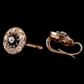 EARRINGS, old- and rose cut diamonds c. 4.50 ct.