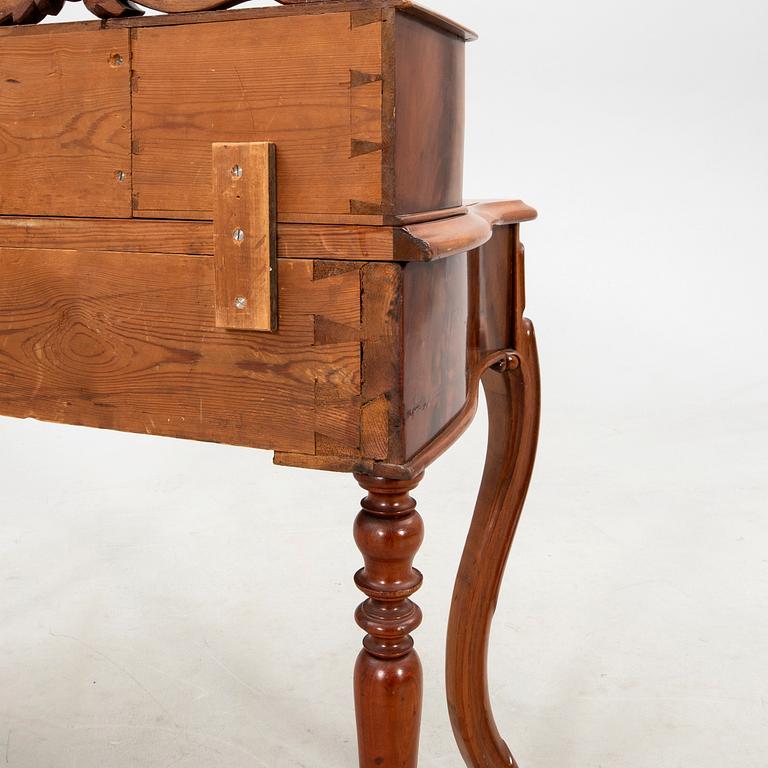 Damskrivbord samt stol nyrokoko sent 1800-tal.