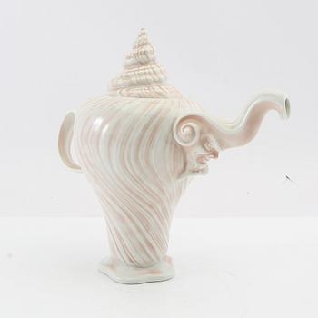 Arje Griegst 29-piece "Konkylie/Triton" service, Royal Copenhagen, 1974-1978, porcelain.