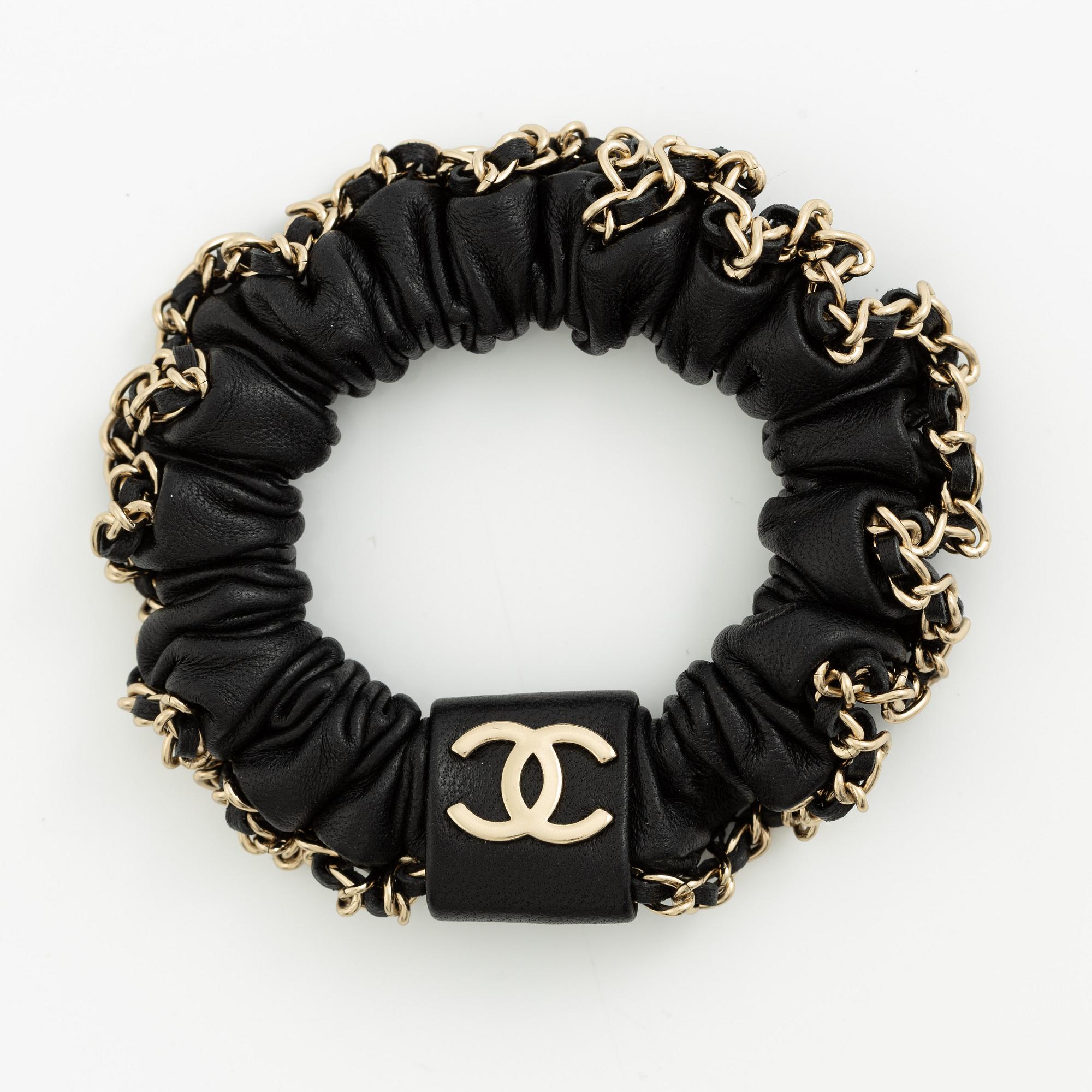 Chanel, Leather and chain CC Scrunchie, 2022.